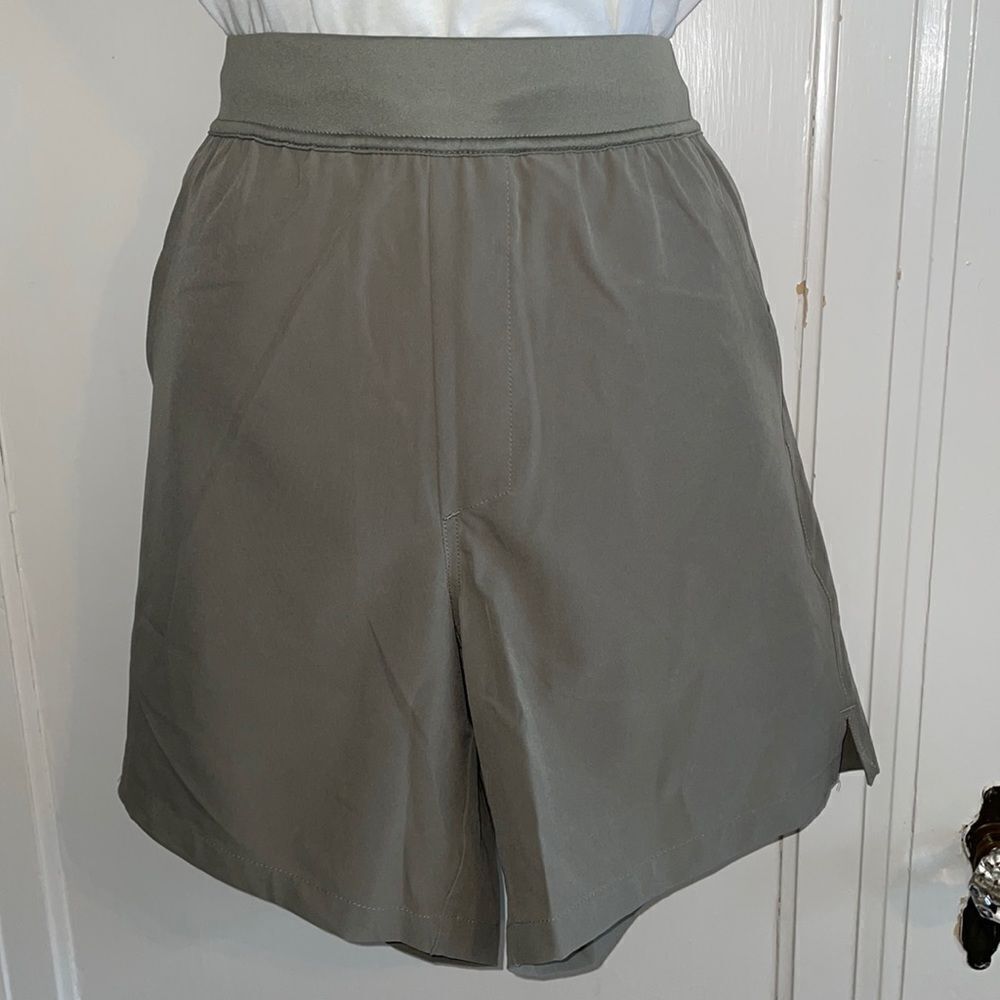 NWT Amazon taupe polyester/elastane athletic shorts‎